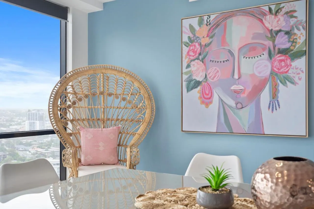Circle On Cavill Contemporary Luxury And Spacious Three Bedroom Apartment Guldkusten