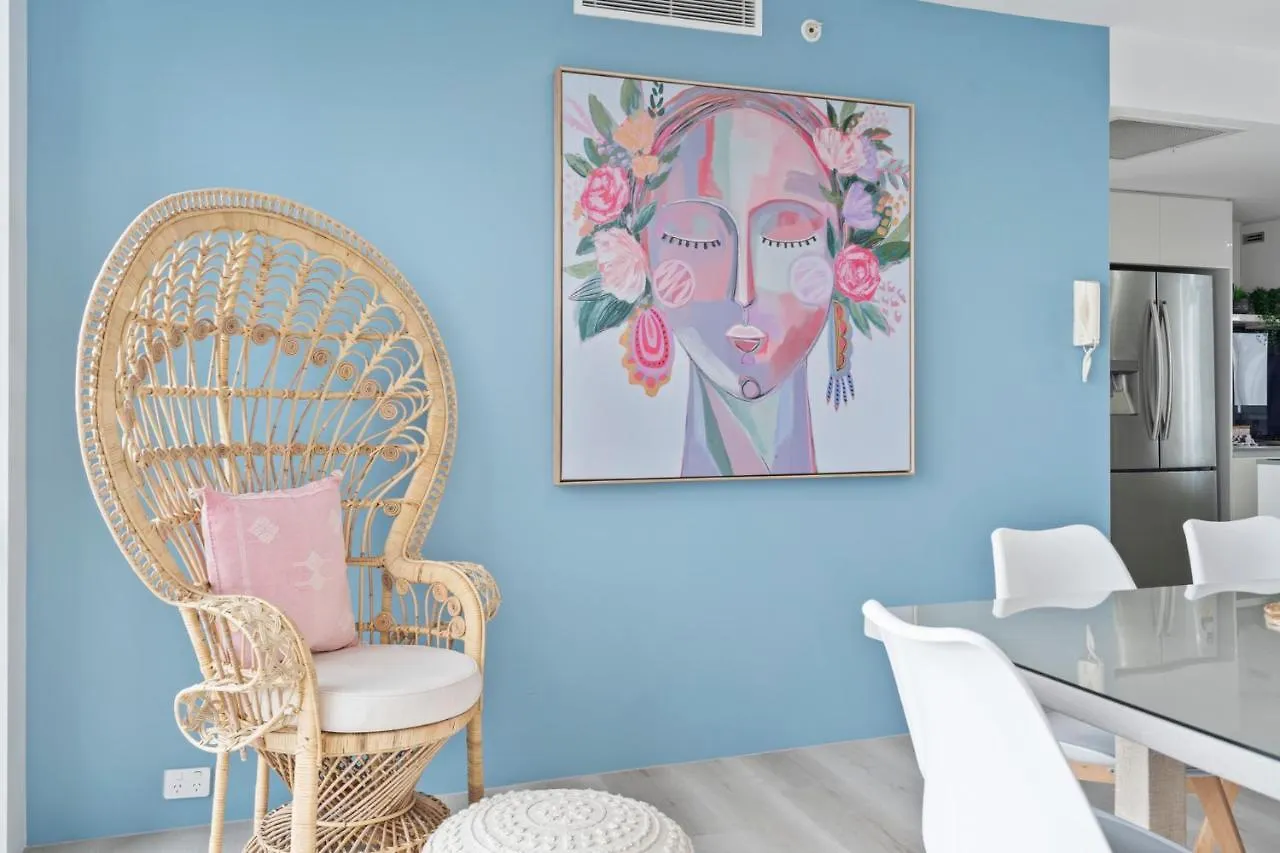 Circle On Cavill Contemporary Luxury And Spacious Three Bedroom Apartment Guldkusten Australien