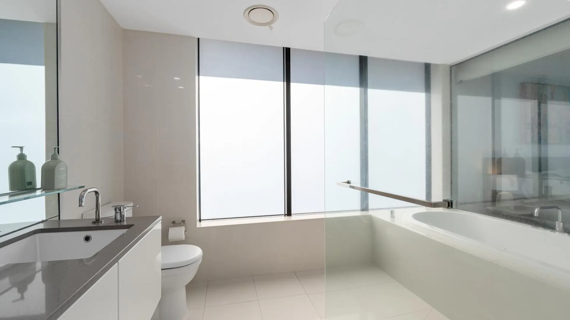 Circle On Cavill Contemporary Luxury And Spacious Three Bedroom Apartment Guldkusten Australien