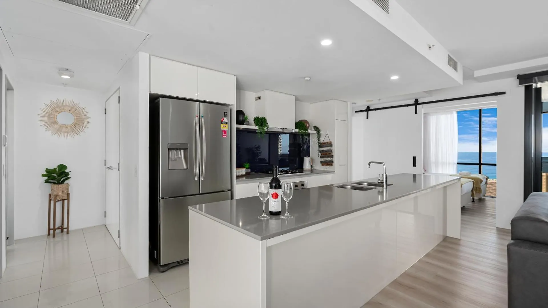 Circle On Cavill Contemporary Luxury And Spacious Three Bedroom Apartment Guldkusten Australien