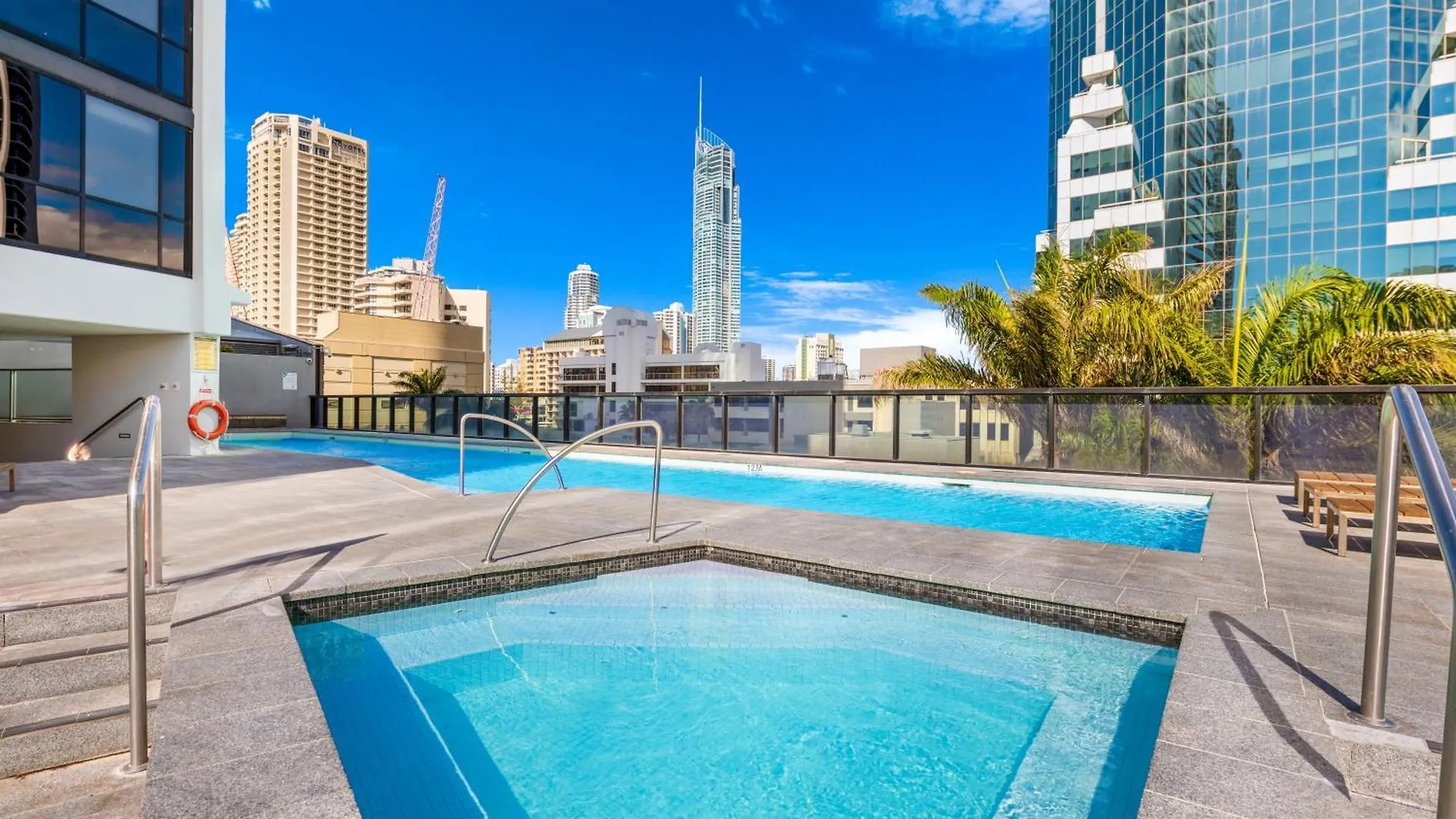 Circle On Cavill Contemporary Luxury And Spacious Three Bedroom Apartment Guldkusten