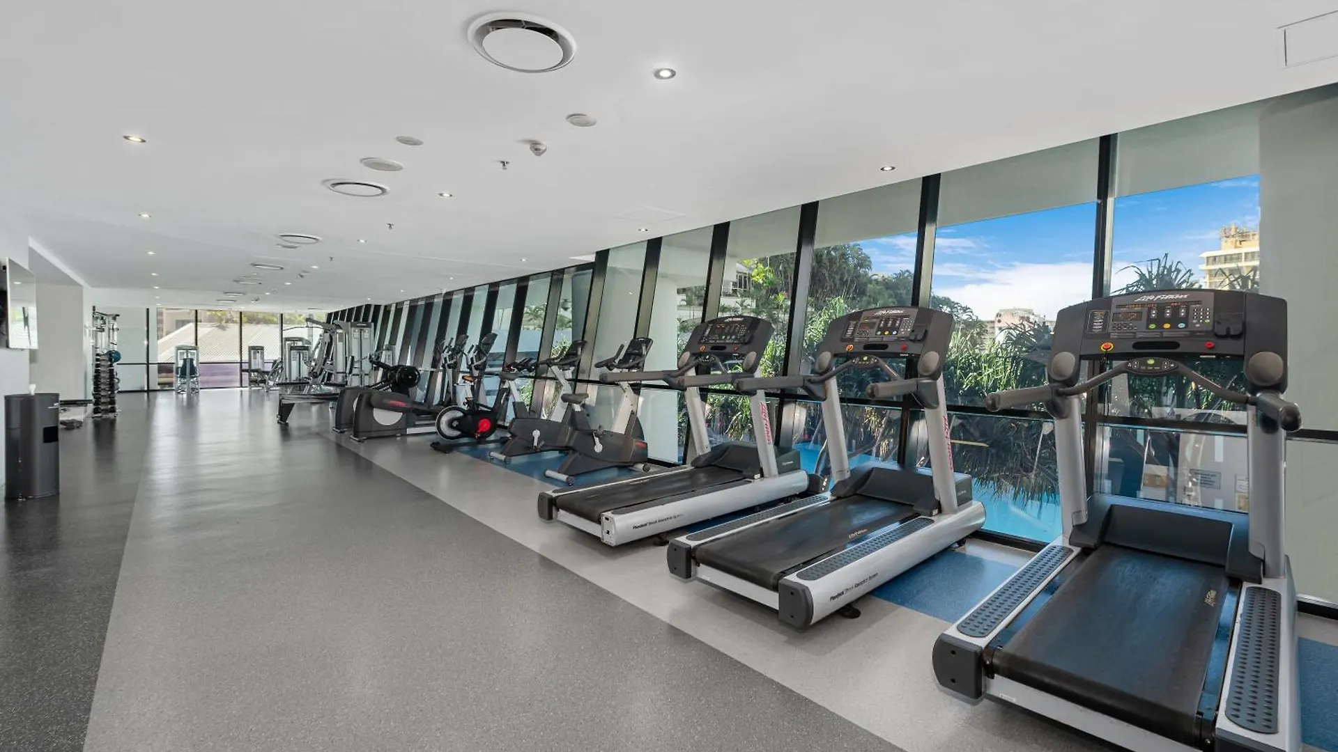 Circle On Cavill Contemporary Luxury And Spacious Three Bedroom Apartment Gold Coast