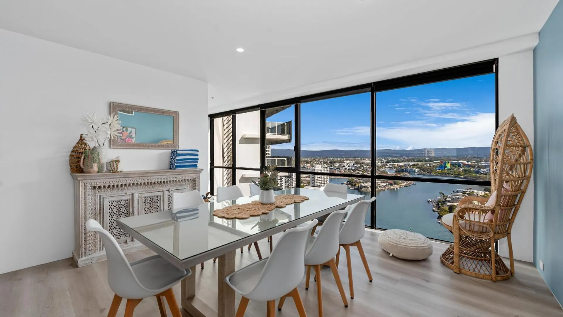 Circle On Cavill Contemporary Luxury And Spacious Three Bedroom Apartment Gold Coast