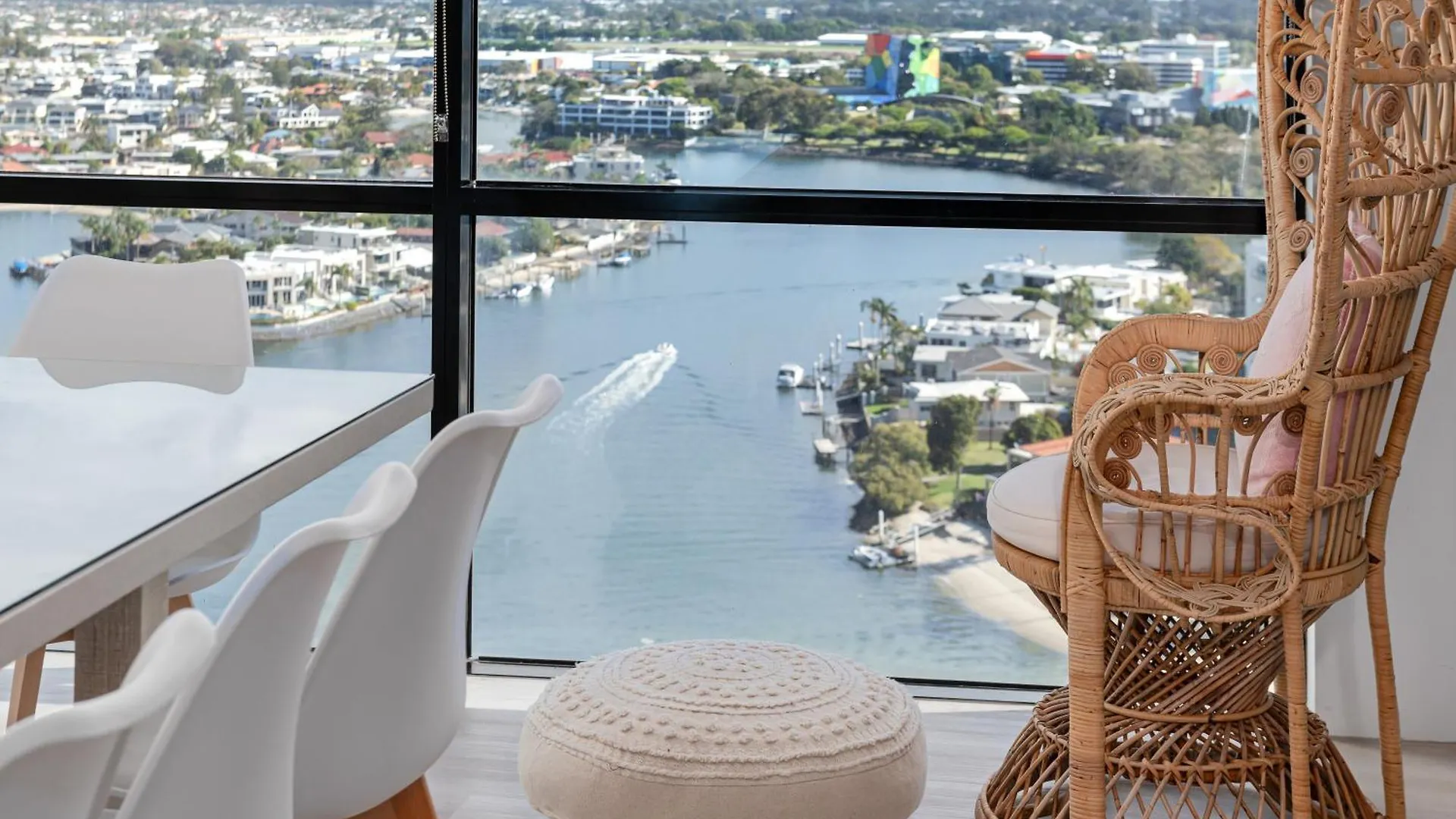 Circle On Cavill Contemporary Luxury And Spacious Three Bedroom Apartment Gold Coast